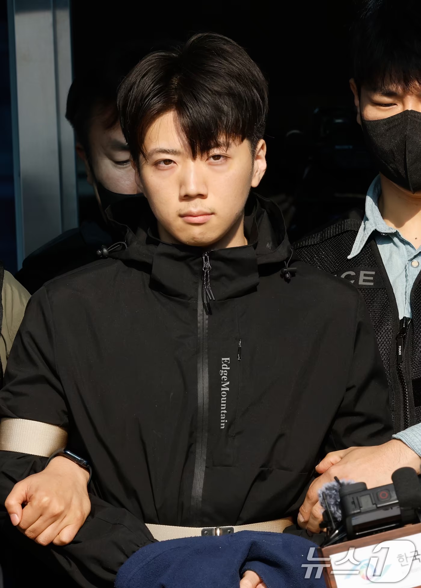 장윤기
"빨간 명찰이 가오 산다"
